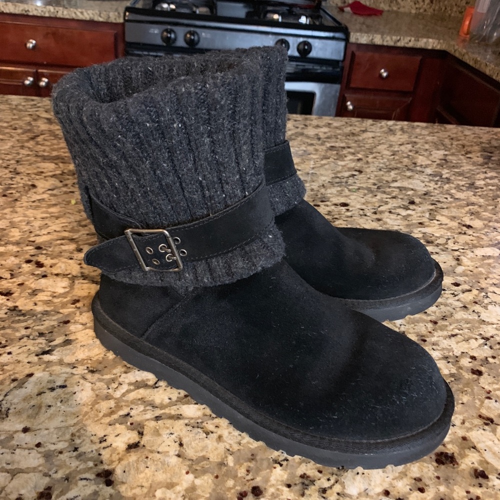 UGG Women’s Cambridge boots. Worn twice. Size 9.